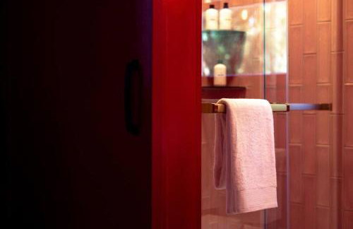 The Swan - Vibrant East Hill Getaway - Foto 20