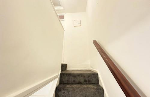 Spacious Luton Airport Accommodation - Perfect for Contractors, Families, Tourists & Long Stays - Foto 20