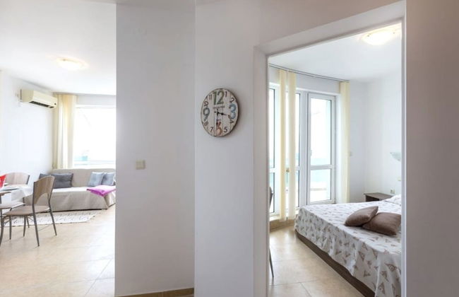 Sea View 1 Bed Apartment With Stunning Ocean Views - Photo 6