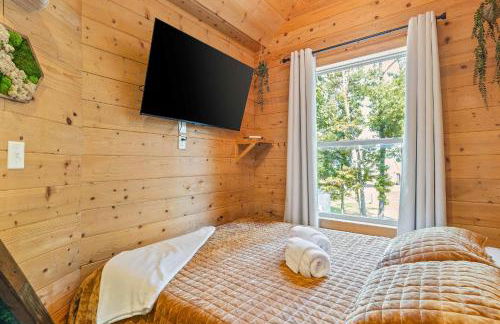 TeePee at Paradise Point with a hot tub fire pit & grill - Foto 23