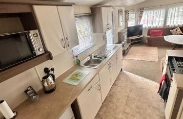 Delta, Bromley 4-Bedroom Located in Uddingston, Glasgow at Maryville Caravan Site - Photo 16