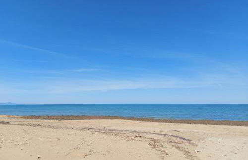 Estupendo apartamento en primera línea de playa y con vistas al mar - Foto 36