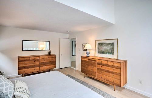 Lakefront Otis Home with Stunning Views and Boats! - Foto 26