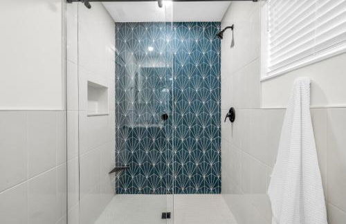 Spacious, Elegant 5 Bed, Best Pool, All New, Close to Beach and Atlantic Ave - Photo 18