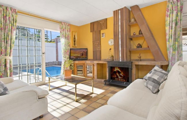 Del Pi in Blanes With 4 Bedrooms and 3 Bathrooms - Photo 3