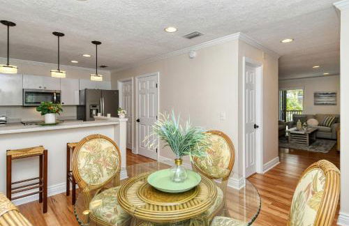 Two-Level, Heated Pool, Trolley to Beach & Village - Foto 15