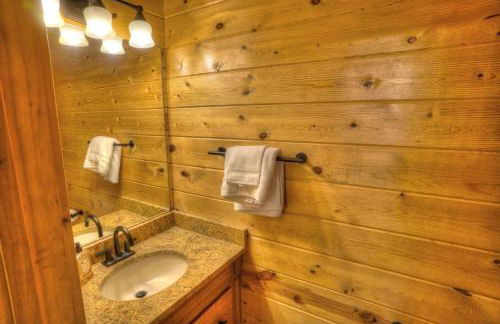 Luxury Cabin Sleeps 8 with creekside fire pit near Helen GA - Foto 15