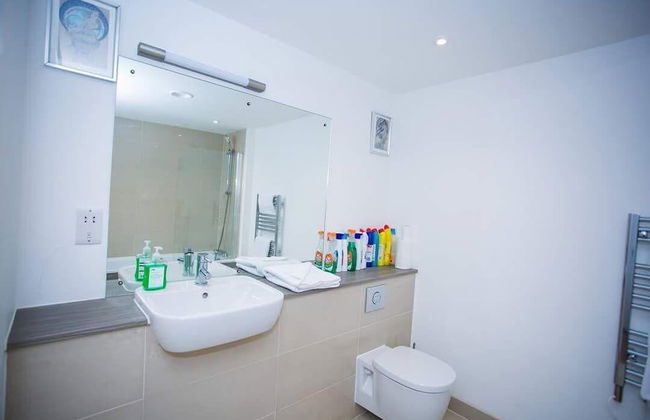 STUNNING 2 BED APARTMENT WITH PARKING - Foto 34