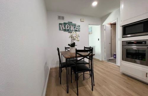 Modern 4 King Beds, Beautiful Large Backyard, Golf, WFH, Long Stays, WI-FI, FWY, 25 mins to Beach - Photo 20