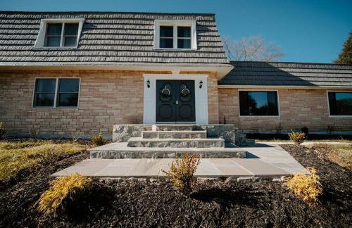 Spacious 5BR 2BA Free Parking Minutes to DC with Foosball - Photo 9