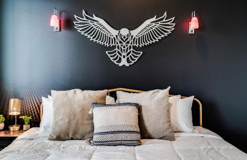 Nash House & Bars of Broadway with Patio Bar and Views! 8min Downtown! Sleeps 12! - Foto 17