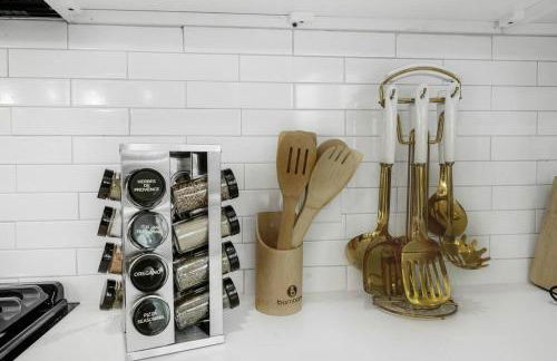 Gray Lux Hse 3BR 3 and half Ba MedCenter DownTWN HotTub - Photo 60