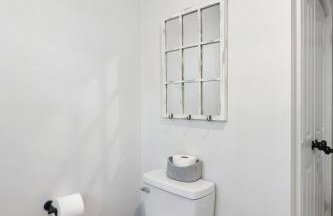 Perfect cute home in Garner with firepit & king bed - Foto 23