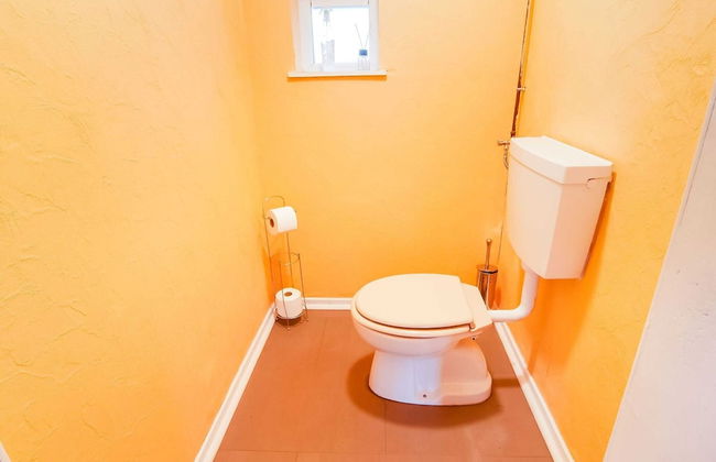 Tranquil Holiday Home With Private Garden - Photo 22