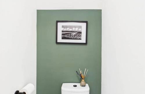 2 Bed Home Port Talbot - Perfect For Contractors & Families - Photo 9