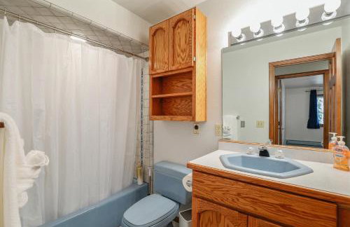 Pristine Cabin on Wooded Lot. Fantastic Location Pool Table - Foto 30