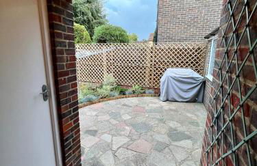 Timeless English Elegance 4BR Luxury Home in Petts Wood - Photo 19