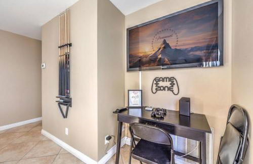 Peaceful Las Vegas Pool Oasis, Pool Table, Hammock - Foto 18