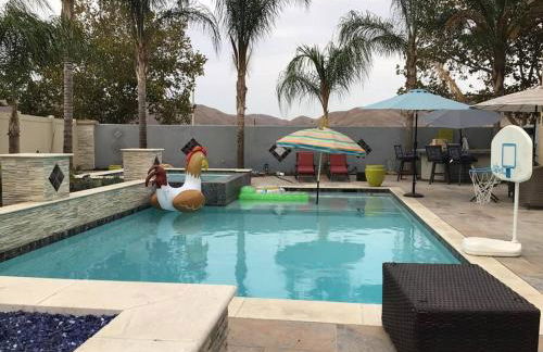 Evonvale Dream! Big Heated pool, jacuzzi seats 16! - Foto 37