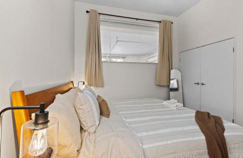 Indy Urban Nest - Sleeps 8 - Skywalk Access - Convention Center - Stadium - Foto 11