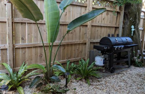 Romantic Secret Garden - Marble Floors & Bath DT Just 2 Blocks Beach Only 3 Miles - Foto 20