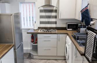 Spacious 2Bed - Great for Contractors - Driveway&Garden - Foto 9