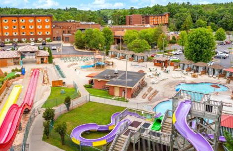 Family Getaway - Outdoor Activity Oasis - Mins to Downtown and Water Parks - Jacuzzi - Game Rm - Foto 53