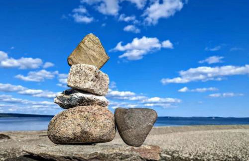 Spacious Ranch-Style Retreat with Private Deck, Nestled in Nature Near Acadia, Hancock Maine - Foto 33