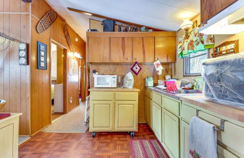 Hike, Ski and Unwind Cabin with Deck in Chester! - Foto 14