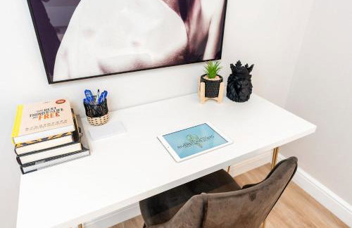 King Size Bed, City Centre, Long Stay Offers, Fast Wifi, Fully Equipped Kitchen, Dedicated Work Place - Foto 8