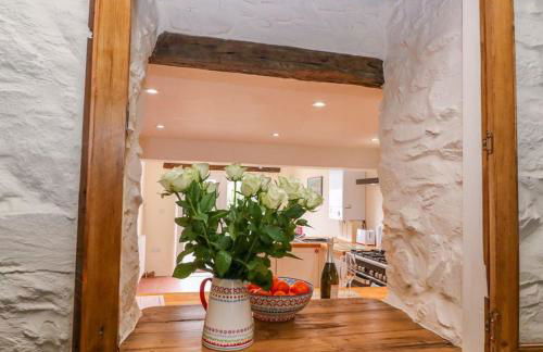 Characterful and quirky cottage in beautiful Pembs - Photo 2