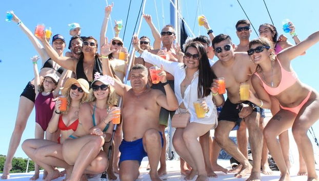 Excursão de catamarã Isla Mujeres, snorkeling, diversão, bar aberto e buffet - Foto 4