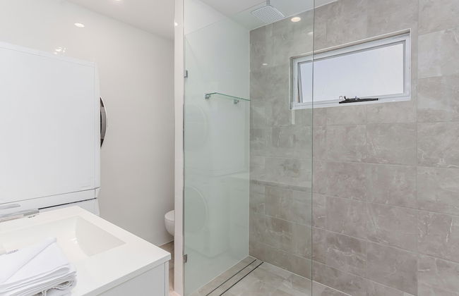 Relax on Marine Parade 2 BDR Apartment - Photo 12