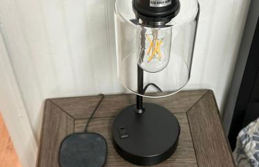 2BR Gem: Modern Comfort & Style - Foto 25