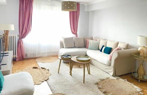 7 Guests, couchages- parking inclus- proche métro at door- 8min Paris - Foto 1