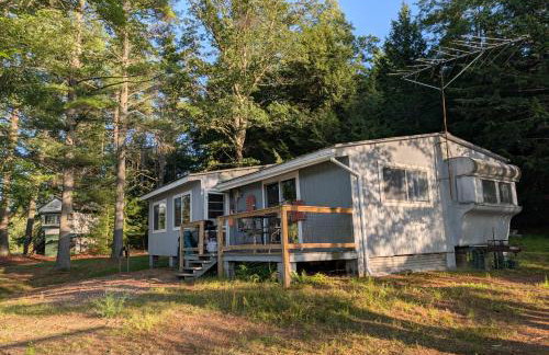 Pet-friendly, secluded, and peaceful pondside home near to Keene and Rindge NH - Foto 4