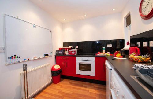 PREMIER - Chapel House with Driveway! - Foto 6