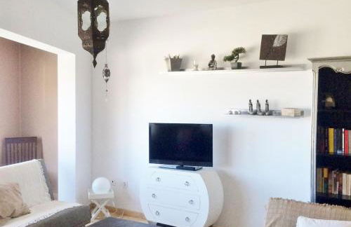 MY OCEAN HOME !!! Breathtaking location, Steps to the ocean, Spacious sea view, Fully Equipped and Well-Furnished with Private Entrance and High-Speed Fiber Optic Internet - Photo 11