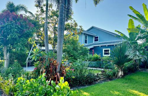 Artistic Retreat, King Suite with Private Balcony! - Foto 49