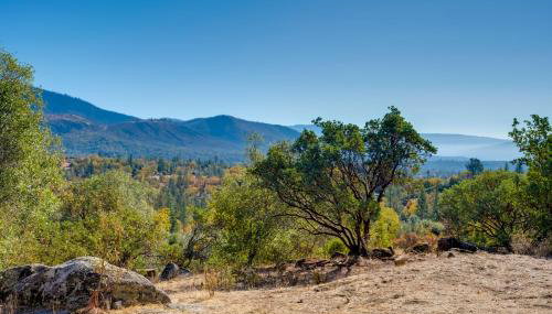 Secluded Mountain Hideaway < 8 Miles to Bass Lake! - Foto 2