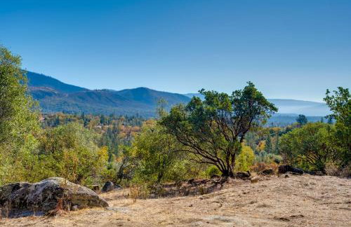 Secluded Mountain Hideaway < 8 Miles to Bass Lake! - Foto 2