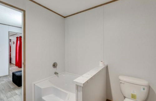 2 Mi to Lake Marion! Pet-Friendly Home with Yard - Foto 15