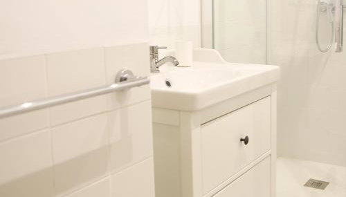 Apartamento reformado de 3 habitaciones en Sagrada Familia - Photo 5
