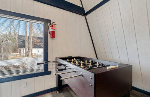 Douglas Lake Cabin with Hot Tub, Golf & Marina Views - Photo 17