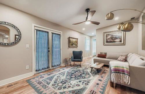 Elegant & Spacious Family Gem with Games, Office, Yard - Foto 17