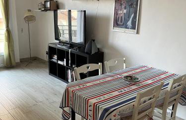 Grand F2 60mq centre Antibes, proche plages, commerces, 2 balcons, parking, train, bus, deco vintage, pet friendly - Foto 18
