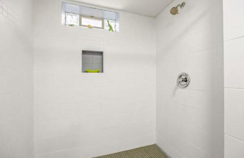 Indy Palm Pad with Patio & Tiki Bar-Mid-Century Charmer-Family Friendly - Photo 44