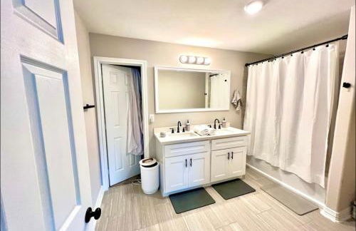 Black and White Retreat 8min to downtown - Foto 22