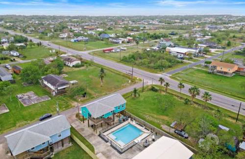 Gorgeous Home with Huge Private Pool and Game Room - Foto 70