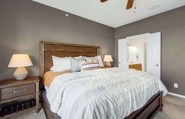 Panoramic Sunset Escape Waterfront Condo for 7! - Photo 10